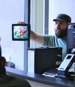 rob with ipad tazza mia coffee roasting demo