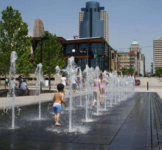 kids in water smale riverfront park