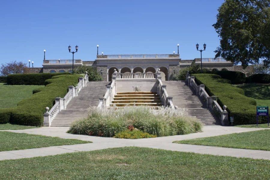 ault park pavilion and fountain