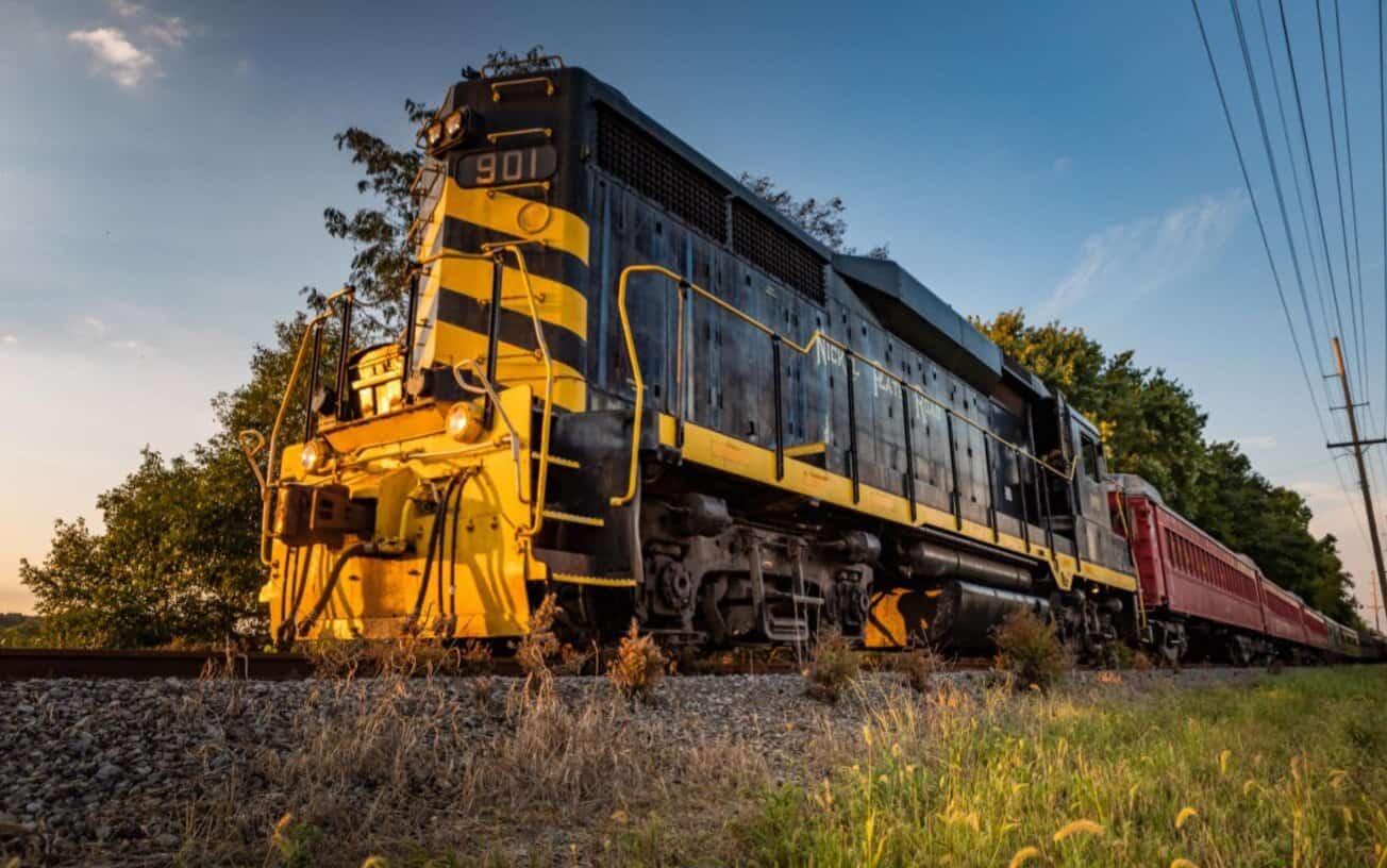 Lebanon Mason Monroe Railroad train on tracks